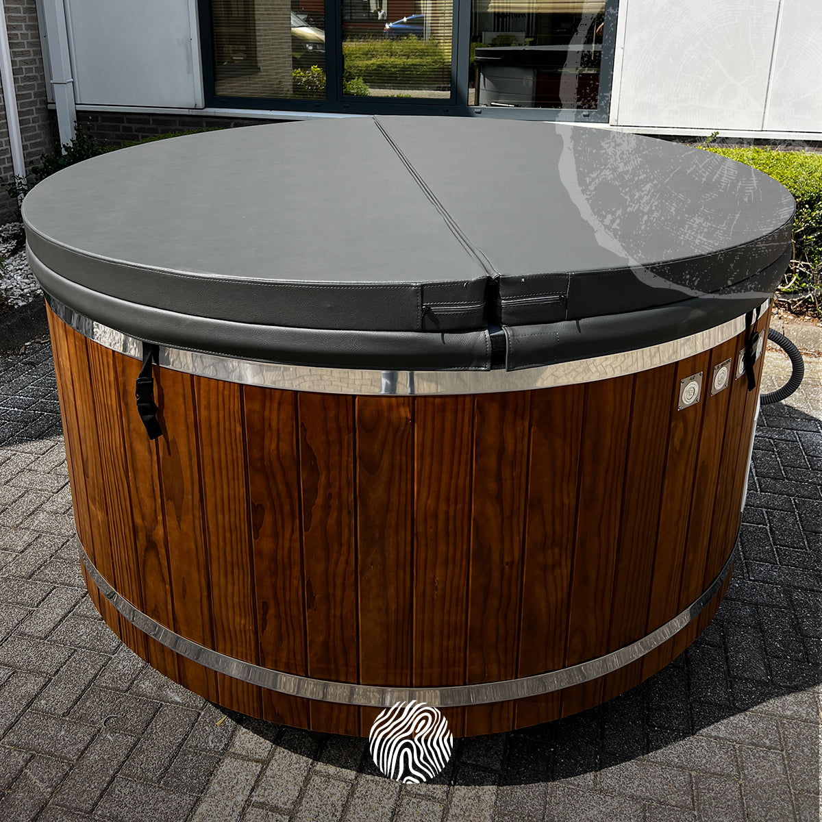 Luxury Radiata Pine hot tub with SPA system and 3kW heater